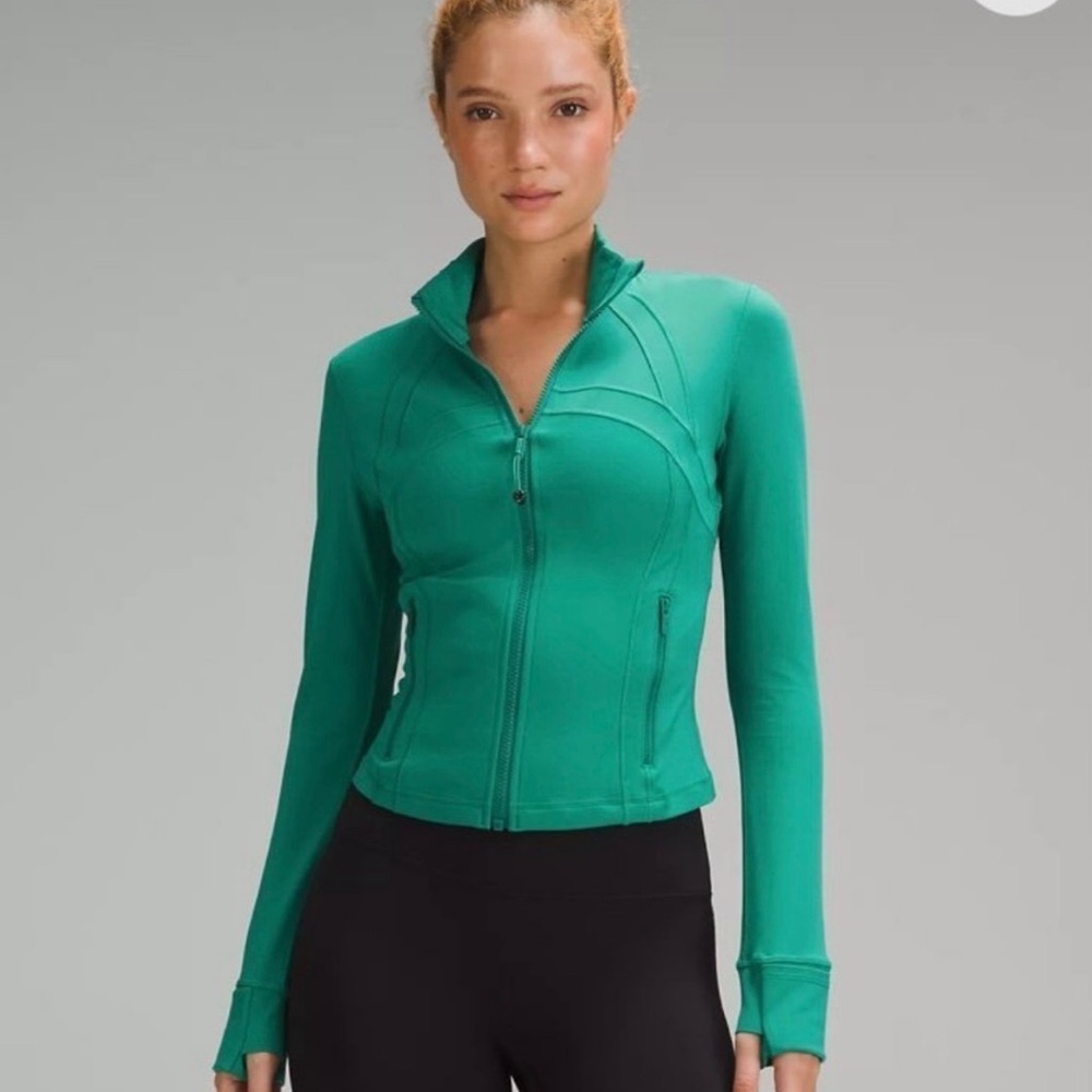 I am looking for lululemon cascadia green size 4 or 6